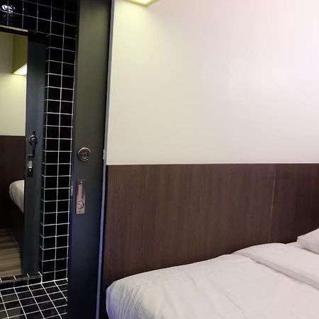 Four Sisters Homestay Банкок Екстериор снимка