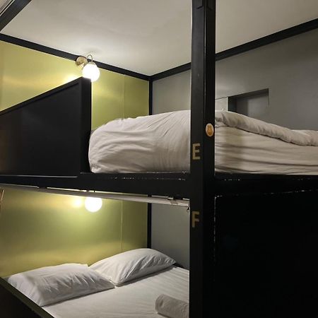 Four Sisters Homestay Банкок Екстериор снимка
