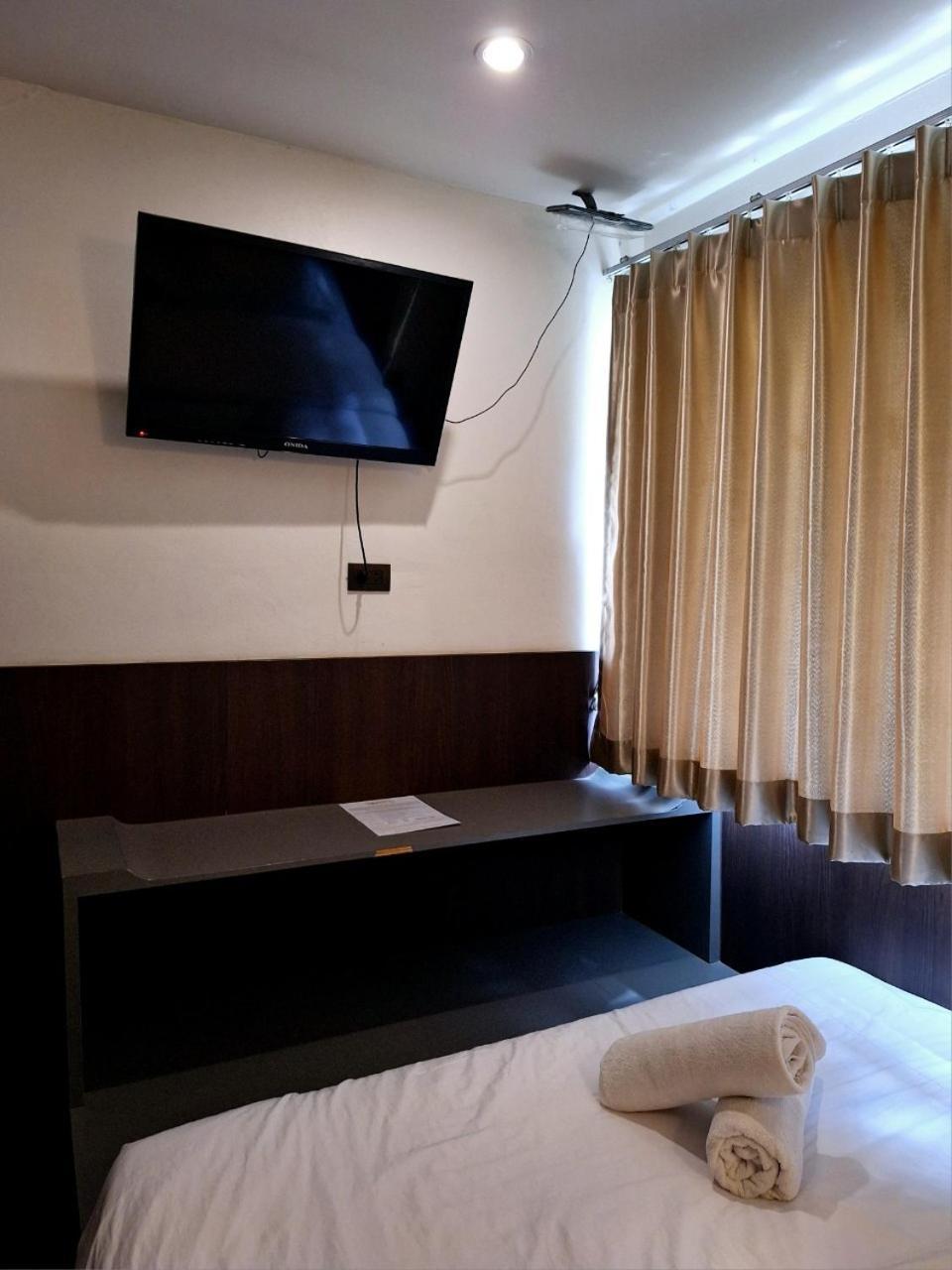 Four Sisters Homestay Банкок Екстериор снимка