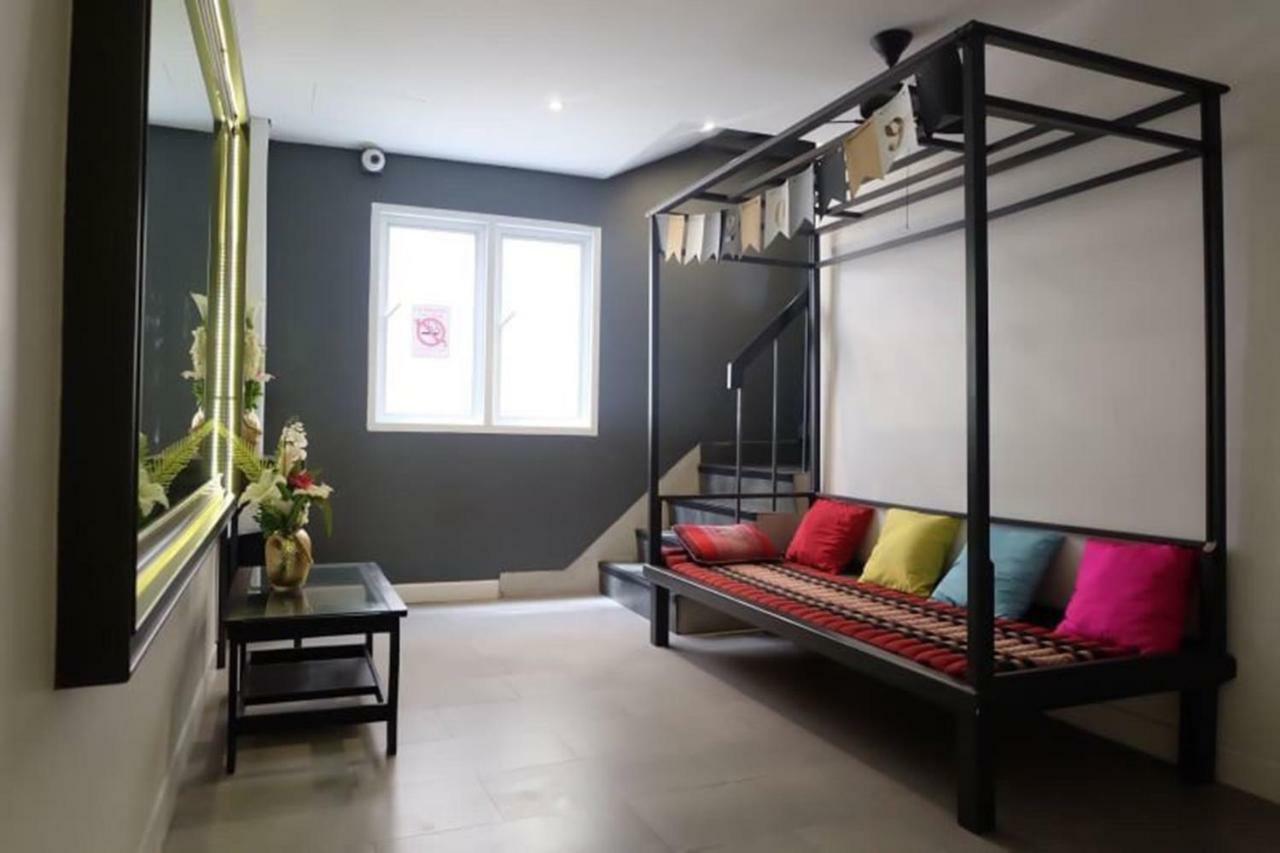 Four Sisters Homestay Банкок Екстериор снимка